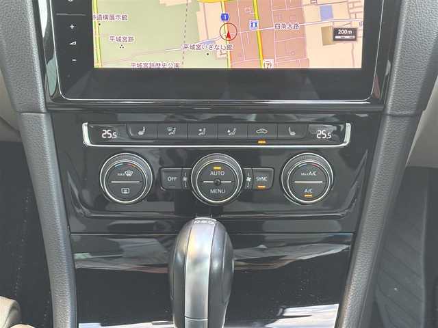 フォルクスワーゲン ゴルフ TSI ハイライン マイスター 奈良県 2020(令2)年 6.8万km ディープブラックパールエフェクト 1オーナー/純正メーカーナビ/BT/CD/USB/DVD/SD/TV/AUX//ブラインドスポットモニター/テレビキャンセラー/レーンキープアシスト/コーナーセンサー/レーダークルコン/リアトラフィックアラート/ETC2.0/バックカメラ/パーキングアシスト/ステアリングスイッチ/パワーシート/レザーシート/シートヒーター/メモリーシート/MTモード付AT/プッシュスタート/オートLEDライト/保証書・取説・スペアキー