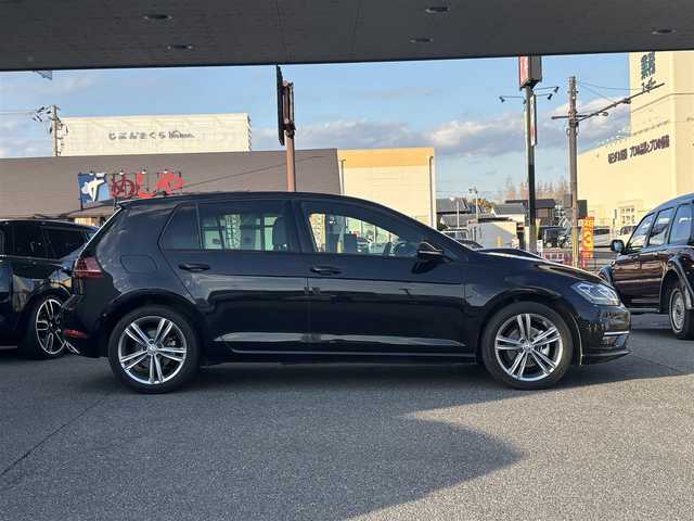 フォルクスワーゲン ゴルフ TSI ハイライン マイスター 奈良県 2020(令2)年 6.8万km ディープブラックパールエフェクト 1オーナー/純正メーカーナビ/BT/CD/USB/DVD/SD/TV/AUX//ブラインドスポットモニター/テレビキャンセラー/レーンキープアシスト/コーナーセンサー/レーダークルコン/リアトラフィックアラート/ETC2.0/バックカメラ/パーキングアシスト/ステアリングスイッチ/パワーシート/レザーシート/シートヒーター/メモリーシート/MTモード付AT/プッシュスタート/オートLEDライト/保証書・取説・スペアキー