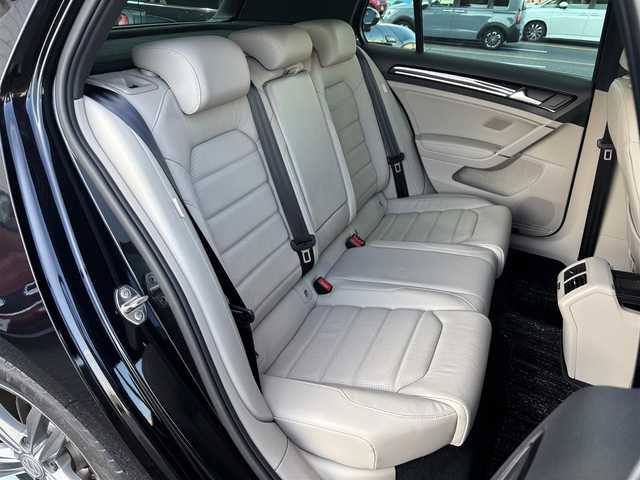 フォルクスワーゲン ゴルフ TSI ハイライン マイスター 奈良県 2020(令2)年 6.8万km ディープブラックパールエフェクト 1オーナー/純正メーカーナビ/BT/CD/USB/DVD/SD/TV/AUX//ブラインドスポットモニター/テレビキャンセラー/レーンキープアシスト/コーナーセンサー/レーダークルコン/リアトラフィックアラート/ETC2.0/バックカメラ/パーキングアシスト/ステアリングスイッチ/パワーシート/レザーシート/シートヒーター/メモリーシート/MTモード付AT/プッシュスタート/オートLEDライト/保証書・取説・スペアキー