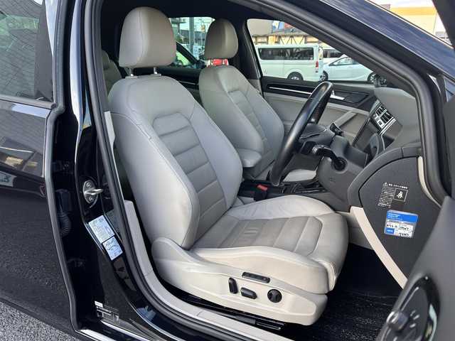 フォルクスワーゲン ゴルフ TSI ハイライン マイスター 奈良県 2020(令2)年 6.8万km ディープブラックパールエフェクト 1オーナー/純正メーカーナビ/BT/CD/USB/DVD/SD/TV/AUX//ブラインドスポットモニター/テレビキャンセラー/レーンキープアシスト/コーナーセンサー/レーダークルコン/リアトラフィックアラート/ETC2.0/バックカメラ/パーキングアシスト/ステアリングスイッチ/パワーシート/レザーシート/シートヒーター/メモリーシート/MTモード付AT/プッシュスタート/オートLEDライト/保証書・取説・スペアキー