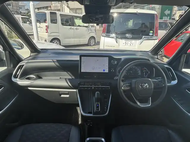 トヨタ ヴォクシー ハイブリッド S－Z 愛知県 2023(令5)年 2.9万km マッシブグレー ワンオーナー　禁煙　１０インチＷゾーンナビ　フルセグＴＶ　ＤＶＤ再生　スマホ連携　HDMI　USB　全方位カメラ　純正１４インチ後席モニタ　ビルトインＥＴＣ　両側パワースライドドア　パワーバックドア　追従　ＬＫＡ　ＢＳＭ　AC1500W電源　1，2列目シートヒーター