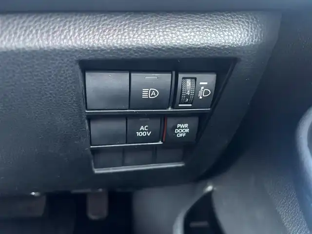 トヨタ ヴォクシー ハイブリッド S－Z 愛知県 2023(令5)年 2.9万km マッシブグレー ワンオーナー　禁煙　１０インチＷゾーンナビ　フルセグＴＶ　ＤＶＤ再生　スマホ連携　HDMI　USB　全方位カメラ　純正１４インチ後席モニタ　ビルトインＥＴＣ　両側パワースライドドア　パワーバックドア　追従　ＬＫＡ　ＢＳＭ　AC1500W電源　1，2列目シートヒーター