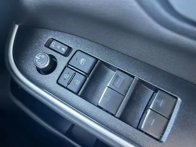 トヨタ ヴォクシー ハイブリッド S－Z 愛知県 2023(令5)年 2.9万km マッシブグレー ワンオーナー　禁煙　１０インチＷゾーンナビ　フルセグＴＶ　ＤＶＤ再生　スマホ連携　HDMI　USB　全方位カメラ　純正１４インチ後席モニタ　ビルトインＥＴＣ　両側パワースライドドア　パワーバックドア　追従　ＬＫＡ　ＢＳＭ　AC1500W電源　1，2列目シートヒーター