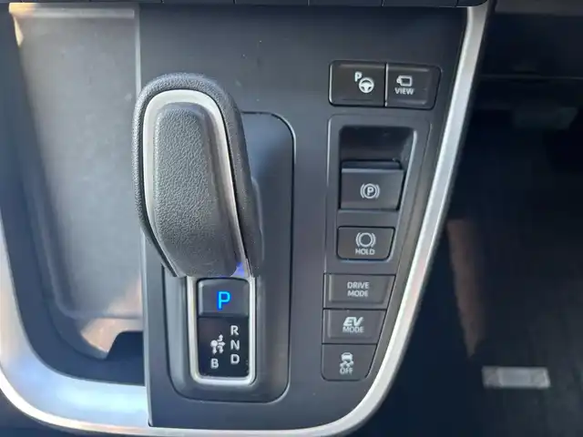 トヨタ ヴォクシー ハイブリッド S－Z 愛知県 2023(令5)年 2.9万km マッシブグレー ワンオーナー　禁煙　１０インチＷゾーンナビ　フルセグＴＶ　ＤＶＤ再生　スマホ連携　HDMI　USB　全方位カメラ　純正１４インチ後席モニタ　ビルトインＥＴＣ　両側パワースライドドア　パワーバックドア　追従　ＬＫＡ　ＢＳＭ　AC1500W電源　1，2列目シートヒーター