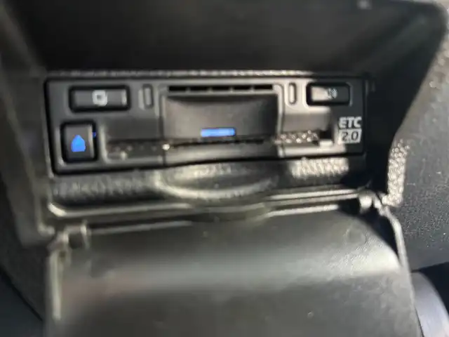 トヨタ ヴォクシー ハイブリッド S－Z 愛知県 2023(令5)年 2.9万km マッシブグレー ワンオーナー　禁煙　１０インチＷゾーンナビ　フルセグＴＶ　ＤＶＤ再生　スマホ連携　HDMI　USB　全方位カメラ　純正１４インチ後席モニタ　ビルトインＥＴＣ　両側パワースライドドア　パワーバックドア　追従　ＬＫＡ　ＢＳＭ　AC1500W電源　1，2列目シートヒーター