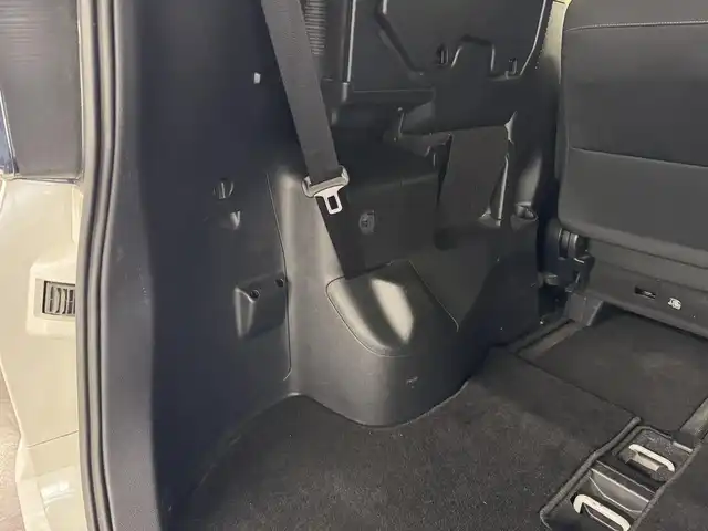 トヨタ ヴォクシー ZS 煌 三重県 2018(平30)年 5.2万km ホワイトパールクリスタルシャイン ガソリン/FF/MTモード付インパネCVT/純正 10インチナビ NSZT-Z66T/（AM/FM/CD/DVD/TV/SD/SDREC/Bluetooth）/バックガイドモニター/両側パワースライドドア/ドライブレコーダー 前方/ビルトイン ETC/モデリスタエアロ（フロントスポイラー、スタイリッシュモール、リヤスカート、リヤスポイラー）/Toyota Safety Sense/・プリクラッシュセーフティ［PCS］/・レーンディパーチャーアラート［LDA］/・オートハイビーム［AHB］/・横滑り防止装置［TRC］/など/装備/・クルーズコントロール/・左右独立温度調整＆後席独立調整オートエアコン/・オートライト/・LED ヘッドランプ＆フロントフォグランプ/・ステアリングスイッチ/・プッシュスタート/・充電用USBジャックx2/・純正16inAW/・保/取/ナビ取/・スマートキーx1/など