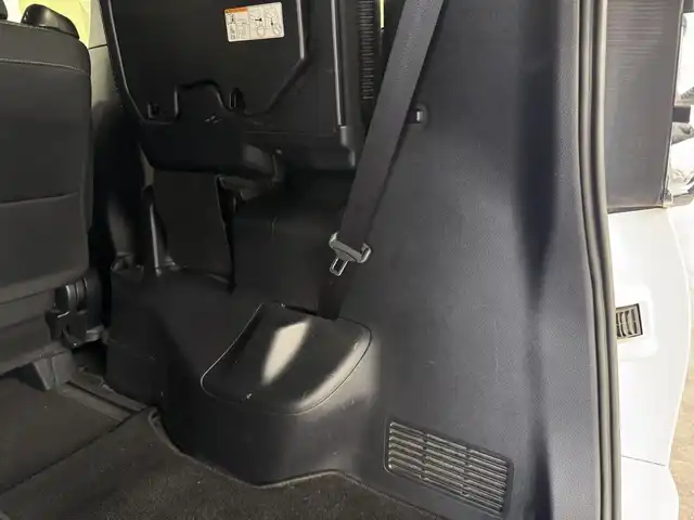 トヨタ ヴォクシー ZS 煌 三重県 2018(平30)年 5.2万km ホワイトパールクリスタルシャイン ガソリン/FF/MTモード付インパネCVT/純正 10インチナビ NSZT-Z66T/（AM/FM/CD/DVD/TV/SD/SDREC/Bluetooth）/バックガイドモニター/両側パワースライドドア/ドライブレコーダー 前方/ビルトイン ETC/モデリスタエアロ（フロントスポイラー、スタイリッシュモール、リヤスカート、リヤスポイラー）/Toyota Safety Sense/・プリクラッシュセーフティ［PCS］/・レーンディパーチャーアラート［LDA］/・オートハイビーム［AHB］/・横滑り防止装置［TRC］/など/装備/・クルーズコントロール/・左右独立温度調整＆後席独立調整オートエアコン/・オートライト/・LED ヘッドランプ＆フロントフォグランプ/・ステアリングスイッチ/・プッシュスタート/・充電用USBジャックx2/・純正16inAW/・保/取/ナビ取/・スマートキーx1/など