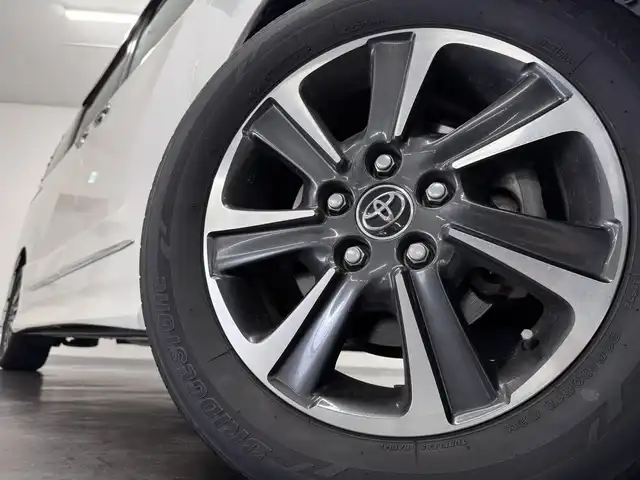 トヨタ ヴォクシー ZS 煌 三重県 2018(平30)年 5.2万km ホワイトパールクリスタルシャイン ガソリン/FF/MTモード付インパネCVT/純正 10インチナビ NSZT-Z66T/（AM/FM/CD/DVD/TV/SD/SDREC/Bluetooth）/バックガイドモニター/両側パワースライドドア/ドライブレコーダー 前方/ビルトイン ETC/モデリスタエアロ（フロントスポイラー、スタイリッシュモール、リヤスカート、リヤスポイラー）/Toyota Safety Sense/・プリクラッシュセーフティ［PCS］/・レーンディパーチャーアラート［LDA］/・オートハイビーム［AHB］/・横滑り防止装置［TRC］/など/装備/・クルーズコントロール/・左右独立温度調整＆後席独立調整オートエアコン/・オートライト/・LED ヘッドランプ＆フロントフォグランプ/・ステアリングスイッチ/・プッシュスタート/・充電用USBジャックx2/・純正16inAW/・保/取/ナビ取/・スマートキーx1/など