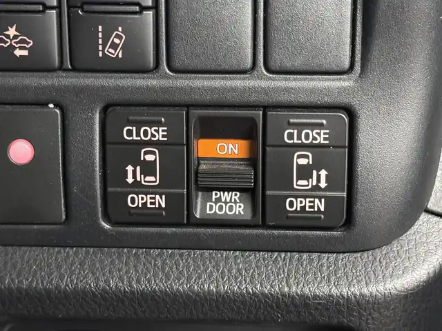 トヨタ ヴォクシー ZS 煌 三重県 2018(平30)年 5.2万km ホワイトパールクリスタルシャイン ガソリン/FF/MTモード付インパネCVT/純正 10インチナビ NSZT-Z66T/（AM/FM/CD/DVD/TV/SD/SDREC/Bluetooth）/バックガイドモニター/両側パワースライドドア/ドライブレコーダー 前方/ビルトイン ETC/モデリスタエアロ（フロントスポイラー、スタイリッシュモール、リヤスカート、リヤスポイラー）/Toyota Safety Sense/・プリクラッシュセーフティ［PCS］/・レーンディパーチャーアラート［LDA］/・オートハイビーム［AHB］/・横滑り防止装置［TRC］/など/装備/・クルーズコントロール/・左右独立温度調整＆後席独立調整オートエアコン/・オートライト/・LED ヘッドランプ＆フロントフォグランプ/・ステアリングスイッチ/・プッシュスタート/・充電用USBジャックx2/・純正16inAW/・保/取/ナビ取/・スマートキーx1/など