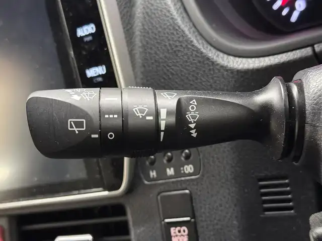 トヨタ ヴォクシー ZS 煌 三重県 2018(平30)年 5.2万km ホワイトパールクリスタルシャイン ガソリン/FF/MTモード付インパネCVT/純正 10インチナビ NSZT-Z66T/（AM/FM/CD/DVD/TV/SD/SDREC/Bluetooth）/バックガイドモニター/両側パワースライドドア/ドライブレコーダー 前方/ビルトイン ETC/モデリスタエアロ（フロントスポイラー、スタイリッシュモール、リヤスカート、リヤスポイラー）/Toyota Safety Sense/・プリクラッシュセーフティ［PCS］/・レーンディパーチャーアラート［LDA］/・オートハイビーム［AHB］/・横滑り防止装置［TRC］/など/装備/・クルーズコントロール/・左右独立温度調整＆後席独立調整オートエアコン/・オートライト/・LED ヘッドランプ＆フロントフォグランプ/・ステアリングスイッチ/・プッシュスタート/・充電用USBジャックx2/・純正16inAW/・保/取/ナビ取/・スマートキーx1/など