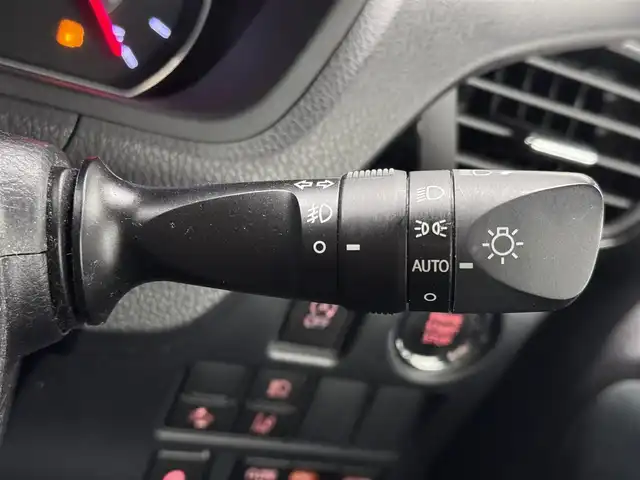 トヨタ ヴォクシー ZS 煌 三重県 2018(平30)年 5.2万km ホワイトパールクリスタルシャイン ガソリン/FF/MTモード付インパネCVT/純正 10インチナビ NSZT-Z66T/（AM/FM/CD/DVD/TV/SD/SDREC/Bluetooth）/バックガイドモニター/両側パワースライドドア/ドライブレコーダー 前方/ビルトイン ETC/モデリスタエアロ（フロントスポイラー、スタイリッシュモール、リヤスカート、リヤスポイラー）/Toyota Safety Sense/・プリクラッシュセーフティ［PCS］/・レーンディパーチャーアラート［LDA］/・オートハイビーム［AHB］/・横滑り防止装置［TRC］/など/装備/・クルーズコントロール/・左右独立温度調整＆後席独立調整オートエアコン/・オートライト/・LED ヘッドランプ＆フロントフォグランプ/・ステアリングスイッチ/・プッシュスタート/・充電用USBジャックx2/・純正16inAW/・保/取/ナビ取/・スマートキーx1/など