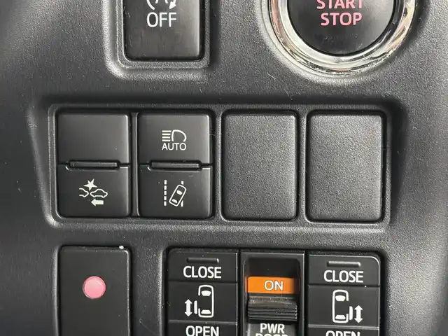 トヨタ ヴォクシー ZS 煌 三重県 2018(平30)年 5.2万km ホワイトパールクリスタルシャイン ガソリン/FF/MTモード付インパネCVT/純正 10インチナビ NSZT-Z66T/（AM/FM/CD/DVD/TV/SD/SDREC/Bluetooth）/バックガイドモニター/両側パワースライドドア/ドライブレコーダー 前方/ビルトイン ETC/モデリスタエアロ（フロントスポイラー、スタイリッシュモール、リヤスカート、リヤスポイラー）/Toyota Safety Sense/・プリクラッシュセーフティ［PCS］/・レーンディパーチャーアラート［LDA］/・オートハイビーム［AHB］/・横滑り防止装置［TRC］/など/装備/・クルーズコントロール/・左右独立温度調整＆後席独立調整オートエアコン/・オートライト/・LED ヘッドランプ＆フロントフォグランプ/・ステアリングスイッチ/・プッシュスタート/・充電用USBジャックx2/・純正16inAW/・保/取/ナビ取/・スマートキーx1/など