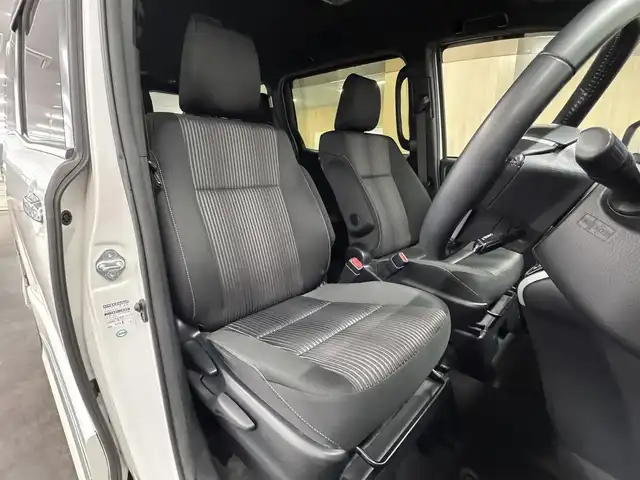 トヨタ ヴォクシー ZS 煌 三重県 2018(平30)年 5.2万km ホワイトパールクリスタルシャイン ガソリン/FF/MTモード付インパネCVT/純正 10インチナビ NSZT-Z66T/（AM/FM/CD/DVD/TV/SD/SDREC/Bluetooth）/バックガイドモニター/両側パワースライドドア/ドライブレコーダー 前方/ビルトイン ETC/モデリスタエアロ（フロントスポイラー、スタイリッシュモール、リヤスカート、リヤスポイラー）/Toyota Safety Sense/・プリクラッシュセーフティ［PCS］/・レーンディパーチャーアラート［LDA］/・オートハイビーム［AHB］/・横滑り防止装置［TRC］/など/装備/・クルーズコントロール/・左右独立温度調整＆後席独立調整オートエアコン/・オートライト/・LED ヘッドランプ＆フロントフォグランプ/・ステアリングスイッチ/・プッシュスタート/・充電用USBジャックx2/・純正16inAW/・保/取/ナビ取/・スマートキーx1/など