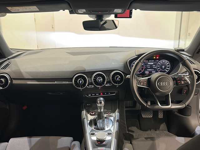 アウディ ＴＴクーペ 1.8TFSIライティングスタイルED 新潟県 2017(平29)年 3万km グレイシアホワイトメタリック Lighting style edition110台限定/S lineエクステリアパッケージ/・専用バンパー/・ハイグロスブラックラジエターグリル/・プラチナム グレーリアディフューザー/LEDヘッドライト/18インチアルミホイール/オプション/アシスタンスパッケージ/・クルーズコントロール/・リヤビューカメラ/・アウディパーキングシステム（フロント/リヤ）/・アウディホールドアシスト/標準装備/・バーチャルコックピット/・MMI ナビゲーション/・TVチューナー/・ハンズフリー（Bluetooth）/・レイン/ライトセンサー/・電動リアスポイラー/・ETC/ドライブレコーダー