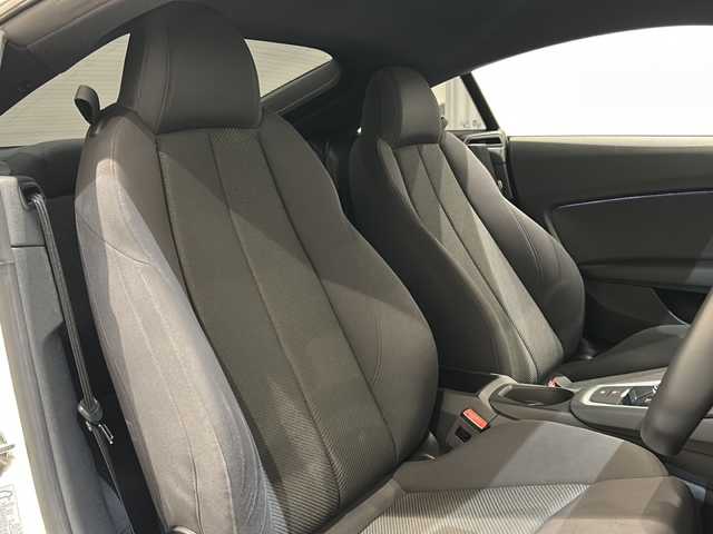 アウディ ＴＴクーペ 1.8TFSIライティングスタイルED 新潟県 2017(平29)年 3万km グレイシアホワイトメタリック Lighting style edition110台限定/S lineエクステリアパッケージ/・専用バンパー/・ハイグロスブラックラジエターグリル/・プラチナム グレーリアディフューザー/LEDヘッドライト/18インチアルミホイール/オプション/アシスタンスパッケージ/・クルーズコントロール/・リヤビューカメラ/・アウディパーキングシステム（フロント/リヤ）/・アウディホールドアシスト/標準装備/・バーチャルコックピット/・MMI ナビゲーション/・TVチューナー/・ハンズフリー（Bluetooth）/・レイン/ライトセンサー/・電動リアスポイラー/・ETC/ドライブレコーダー