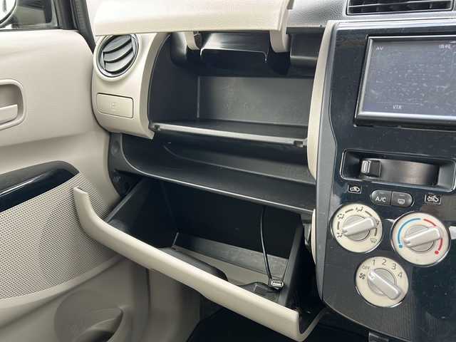 日産 デイズ J 茨城県 2014(平26)年 6.9万km プレミアムパープルP 純正メモリナビ【MM114D-W】/(地デジTV・CD・ラジオ再生)/社外フロアマット/ハロゲンライト/リモコンキー/取扱説明書/保証書