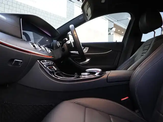 メルセデス・ベンツ Ｅ２２０ｄ SWアバンギャルド AMGライン 静岡県 2019(令1)年 5.5万km カバンサイトブルー レザーエクスクルーシブ/ブラックレザーシートシートヒーター/CommandHDDナビフルセグTVBluetooth/全方位カメラ/ヘッドアップディスプレイ/ブルメスターサラウンド/エアバランス/パワーバックドア/DSRCETC