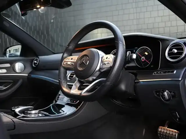 メルセデス・ベンツ Ｅ２２０ｄ SWアバンギャルド AMGライン 静岡県 2019(令1)年 5.5万km カバンサイトブルー レザーエクスクルーシブ/ブラックレザーシートシートヒーター/CommandHDDナビフルセグTVBluetooth/全方位カメラ/ヘッドアップディスプレイ/ブルメスターサラウンド/エアバランス/パワーバックドア/DSRCETC