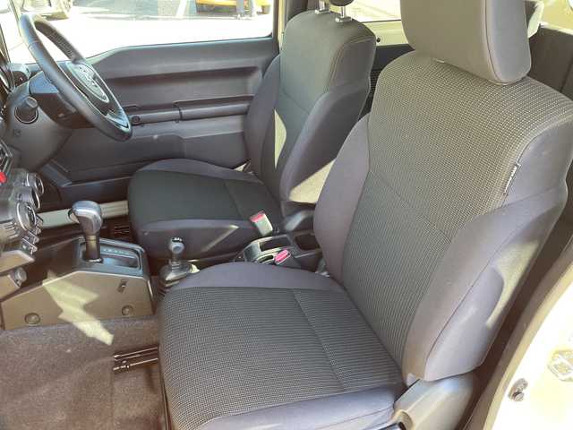 スズキ ジムニー XC 愛知県 2021(令3)年 3.2万km シフォンアイボリーM ・禁煙車/・デュアルカメラブレーキサポート/・車線逸脱警報/・横滑り防止装置/・前席シートヒーター/・背面タイヤ/・純正１６インチアルミ/・クルーズコントロール/・プッシュスタート/・電動格納ミラーウインカー/・新車保証書/・取扱説明書/・スペアキー