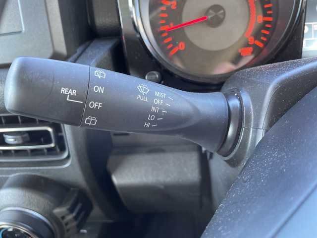 スズキ ジムニー XC 愛知県 2021(令3)年 3.2万km シフォンアイボリーM ・禁煙車/・デュアルカメラブレーキサポート/・車線逸脱警報/・横滑り防止装置/・前席シートヒーター/・背面タイヤ/・純正１６インチアルミ/・クルーズコントロール/・プッシュスタート/・電動格納ミラーウインカー/・新車保証書/・取扱説明書/・スペアキー