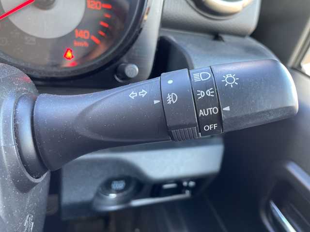 スズキ ジムニー XC 愛知県 2021(令3)年 3.2万km シフォンアイボリーM ・禁煙車/・デュアルカメラブレーキサポート/・車線逸脱警報/・横滑り防止装置/・前席シートヒーター/・背面タイヤ/・純正１６インチアルミ/・クルーズコントロール/・プッシュスタート/・電動格納ミラーウインカー/・新車保証書/・取扱説明書/・スペアキー