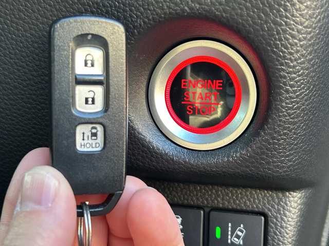 ホンダ Ｎ ＢＯＸ カスタム G EX ホンダセンシング 埼玉県 2020(令2)年 6.5万km プレミアムベルベットパープル・パール ワンオーナー/ホンダセンシング/　・衝突軽減ブレーキ/　・誤発進抑制機能/　・後方誤発進抑制機能/　・歩行者事故低減ステアリング/　・路外逸脱抑制機能/　・先行車発進お知らせ機能/　・標識認識機能/　・オートハイビーム/　・アダプティブクルーズコントロール/　・車線維持支援システム/Gathers純正ナビゲーション(VXU-207NBi)/AM/FM/CD/DVD/BT/USB/フルセグＴＶ/バックカメラ/ビルトインＥＴＣ/コーナーセンサー/片側パワースライドドア/取扱説明書/保証書/スペアキー1本