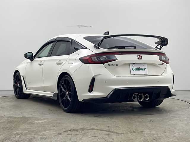 ホンダ シビック タイプR 埼玉県 2024(令6)年 0.3万km チャンピオンシップホワイト ワンオーナー/AIS検査済み/登録時走行2400km/6MT/HONDA　CONNECTディスプレイ/ホンダセンシング/レーンキープアシスト/アダプティブクルーズコントロール/純正ビルトインETC2.0/ブラインドスポットモニター/TYPE R専用10.2インチデジタルグラフィックメーター/Honda LogR/前後コーナーセンサー/ヒルスタートアシスト/ブレーキホールド/純正19インチリバースリムアルミホイール/純正フロアマット/ブレンボキャリパー/フルLEDヘッドライト/プッシュスタート/スマートキー/スペアキー/オートライト/オートマチックハイビーム/電動格納ミラー/ドアミラーウインカー/ドアバイザー