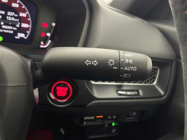 ホンダ シビック タイプR 埼玉県 2024(令6)年 0.3万km チャンピオンシップホワイト ワンオーナー/AIS検査済み/登録時走行2400km/6MT/HONDA　CONNECTディスプレイ/ホンダセンシング/レーンキープアシスト/アダプティブクルーズコントロール/純正ビルトインETC2.0/ブラインドスポットモニター/TYPE R専用10.2インチデジタルグラフィックメーター/Honda LogR/前後コーナーセンサー/ヒルスタートアシスト/ブレーキホールド/純正19インチリバースリムアルミホイール/純正フロアマット/ブレンボキャリパー/フルLEDヘッドライト/プッシュスタート/スマートキー/スペアキー/オートライト/オートマチックハイビーム/電動格納ミラー/ドアミラーウインカー/ドアバイザー