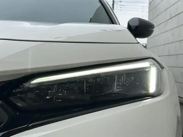 ホンダ シビック タイプR 埼玉県 2024(令6)年 0.3万km チャンピオンシップホワイト ワンオーナー/AIS検査済み/登録時走行2400km/6MT/HONDA　CONNECTディスプレイ/ホンダセンシング/レーンキープアシスト/アダプティブクルーズコントロール/純正ビルトインETC2.0/ブラインドスポットモニター/TYPE R専用10.2インチデジタルグラフィックメーター/Honda LogR/前後コーナーセンサー/ヒルスタートアシスト/ブレーキホールド/純正19インチリバースリムアルミホイール/純正フロアマット/ブレンボキャリパー/フルLEDヘッドライト/プッシュスタート/スマートキー/スペアキー/オートライト/オートマチックハイビーム/電格納ミラー/ドアミラーウインカー/ドアバイザー
