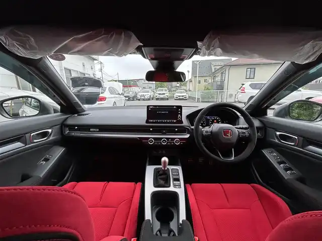 ホンダ シビック タイプR 埼玉県 2024(令6)年 0.3万km チャンピオンシップホワイト ワンオーナー/AIS検査済み/登録時走行2400km/6MT/HONDA　CONNECTディスプレイ/ホンダセンシング/レーンキープアシスト/アダプティブクルーズコントロール/純正ビルトインETC2.0/ブラインドスポットモニター/TYPE R専用10.2インチデジタルグラフィックメーター/Honda LogR/前後コーナーセンサー/ヒルスタートアシスト/ブレーキホールド/純正19インチリバースリムアルミホイール/純正フロアマット/ブレンボキャリパー/フルLEDヘッドライト/プッシュスタート/スマートキー/スペアキー/オートライト/オートマチックハイビーム/電格納ミラー/ドアミラーウインカー/ドアバイザー
