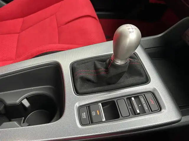 ホンダ シビック タイプR 埼玉県 2024(令6)年 0.3万km チャンピオンシップホワイト ワンオーナー/AIS検査済み/登録時走行2400km/6MT/HONDA　CONNECTディスプレイ/ホンダセンシング/レーンキープアシスト/アダプティブクルーズコントロール/純正ビルトインETC2.0/ブラインドスポットモニター/TYPE R専用10.2インチデジタルグラフィックメーター/Honda LogR/前後コーナーセンサー/ヒルスタートアシスト/ブレーキホールド/純正19インチリバースリムアルミホイール/純正フロアマット/ブレンボキャリパー/フルLEDヘッドライト/プッシュスタート/スマートキー/スペアキー/オートライト/オートマチックハイビーム/電格納ミラー/ドアミラーウインカー/ドアバイザー