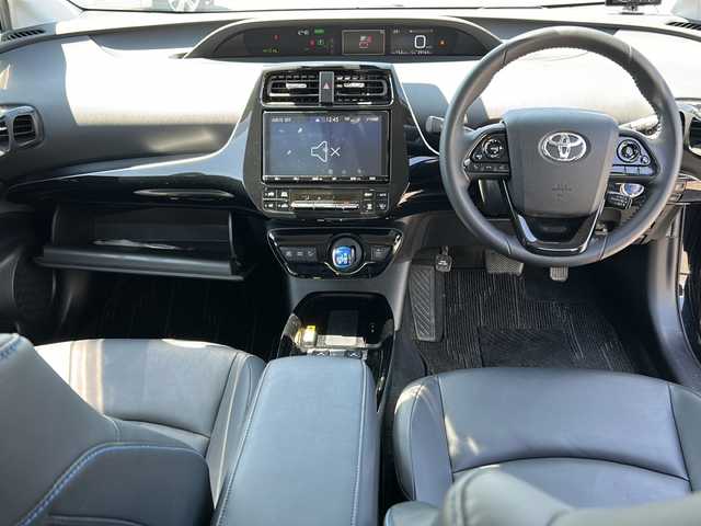 トヨタ プリウス A ツーリングセレクション 新潟県 2020(令2)年 3万km アティチュードブラックマイカ ４WD/純正エンジンスターター/D席パワーシート/クルーズコントロール追従あり/シートヒーター/ナビ/前後ドライブレコーダー/前後コーナーセンサー/純正フロアマット/バックカメラ/横滑り防止装置/レーンキープアシスト/衝突軽減システム/スマートキー/ETC