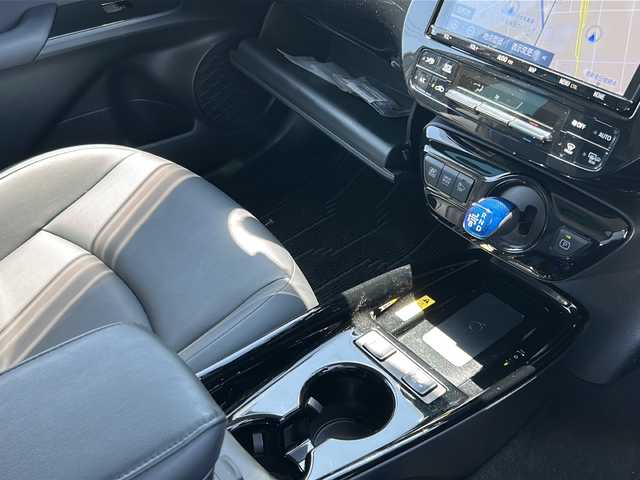 トヨタ プリウス A ツーリングセレクション 新潟県 2020(令2)年 3万km アティチュードブラックマイカ ４WD/純正エンジンスターター/D席パワーシート/クルーズコントロール追従あり/シートヒーター/ナビ/前後ドライブレコーダー/前後コーナーセンサー/純正フロアマット/バックカメラ/横滑り防止装置/レーンキープアシスト/衝突軽減システム/スマートキー/ETC