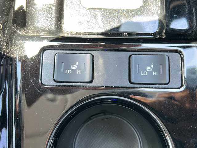 トヨタ プリウス A ツーリングセレクション 新潟県 2020(令2)年 3万km アティチュードブラックマイカ ４WD/純正エンジンスターター/D席パワーシート/クルーズコントロール追従あり/シートヒーター/ナビ/前後ドライブレコーダー/前後コーナーセンサー/純正フロアマット/バックカメラ/横滑り防止装置/レーンキープアシスト/衝突軽減システム/スマートキー/ETC
