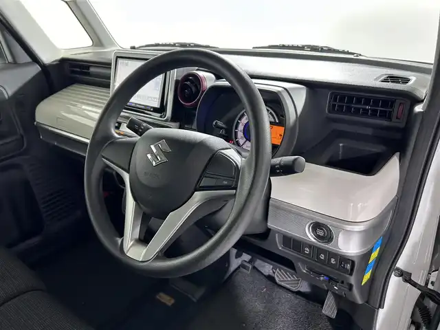 スズキ スペーシア HYBRID X 佐賀県 2018(平30)年 1.5万km ピュアホワイトP 社外8インチナビ/フルセグTV/CD/DVD/Bluetooth/バックカメラ/衝突被害軽減システム/パーキングソナー/横滑り防止装置/オートライト/オートマチックハイビーム/両側パワースライドドア/運転席シートヒーター/後席サンシェード/ETC/ISOFIX対応シート/サーキュレーター/純正ドアバザー/スマートキー/スペアキー×１/プッシュスタート/電動格納ミラー/ウィンカーミラ