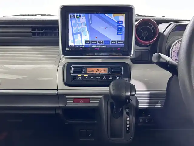 スズキ スペーシア HYBRID X 佐賀県 2018(平30)年 1.5万km ピュアホワイトP 社外8インチナビ/フルセグTV/CD/DVD/Bluetooth/バックカメラ/衝突被害軽減システム/パーキングソナー/横滑り防止装置/オートライト/オートマチックハイビーム/両側パワースライドドア/運転席シートヒーター/後席サンシェード/ETC/ISOFIX対応シート/サーキュレーター/純正ドアバザー/スマートキー/スペアキー×１/プッシュスタート/電動格納ミラー/ウィンカーミラ