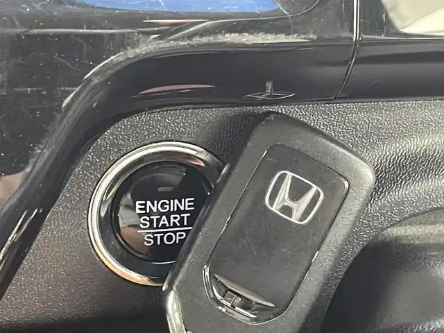ホンダ ステップワゴン スパーダ クールスピリット 茨城県 2015(平27)年 6万km プレミアムスパークルブラックパール 純正9インチプレミアムインターナビ/Bluetooth/フルセグ/AM/FMCD/DVD/ホンダセンシング/・衝突軽減ブレーキ/・オートクルーズコントロール/・車線逸脱警報/・レーンキープアシスト/・誤発進抑制機能/・先行車発進通知/・標識認識機能/フリップダウンモニター/LEDヘッドライト/オートライト/ハーフレザーシート/シートヒーター/両側パワースライドドア/ステアリングリモコン