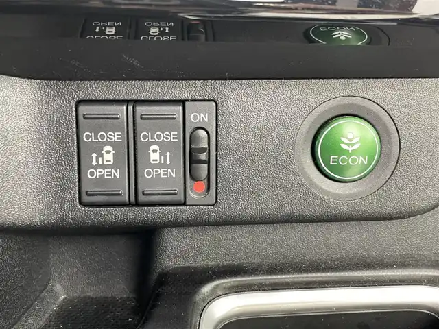ホンダ ステップワゴン スパーダ クールスピリット 茨城県 2015(平27)年 6万km プレミアムスパークルブラックパール 純正9インチプレミアムインターナビ/Bluetooth/フルセグ/AM/FMCD/DVD/ホンダセンシング/・衝突軽減ブレーキ/・オートクルーズコントロール/・車線逸脱警報/・レーンキープアシスト/・誤発進抑制機能/・先行車発進通知/・標識認識機能/フリップダウンモニター/LEDヘッドライト/オートライト/ハーフレザーシート/シートヒーター/両側パワースライドドア/ステアリングリモコン