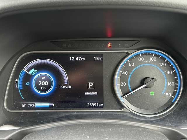 日産 リーフ X 栃木県 2018(平30)年 2.7万km ブリリアントシルバー 純正ナビ/ＴＶ視聴可/３６０°カメラ/デジタルインナーミラー/Ｂｌｕｅｔｏｏｔｈ/前後ドライブレコーダー/ＥＴＣ/クルーズコントロール/Ｅ－ｐｅｄａｌ/ＥＴＣ/パーキングアシスト/シートヒーター/ステアリングヒーター/純正フロアマット/ABS/横滑り防止機能/コーナーセンサー/レーンキープアシスト/盗難防止装置/衝突被害軽減システム