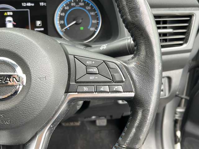 日産 リーフ X 栃木県 2018(平30)年 2.7万km ブリリアントシルバー 純正ナビ/ＴＶ視聴可/３６０°カメラ/デジタルインナーミラー/Ｂｌｕｅｔｏｏｔｈ/前後ドライブレコーダー/ＥＴＣ/クルーズコントロール/Ｅ－ｐｅｄａｌ/ＥＴＣ/パーキングアシスト/シートヒーター/ステアリングヒーター/純正フロアマット/ABS/横滑り防止機能/コーナーセンサー/レーンキープアシスト/盗難防止装置/衝突被害軽減システム