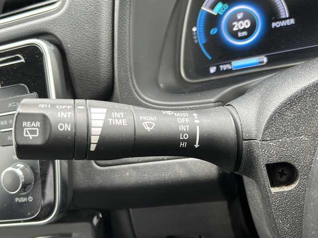 日産 リーフ X 栃木県 2018(平30)年 2.7万km ブリリアントシルバー 純正ナビ/ＴＶ視聴可/３６０°カメラ/デジタルインナーミラー/Ｂｌｕｅｔｏｏｔｈ/前後ドライブレコーダー/ＥＴＣ/クルーズコントロール/Ｅ－ｐｅｄａｌ/ＥＴＣ/パーキングアシスト/シートヒーター/ステアリングヒーター/純正フロアマット/ABS/横滑り防止機能/コーナーセンサー/レーンキープアシスト/盗難防止装置/衝突被害軽減システム