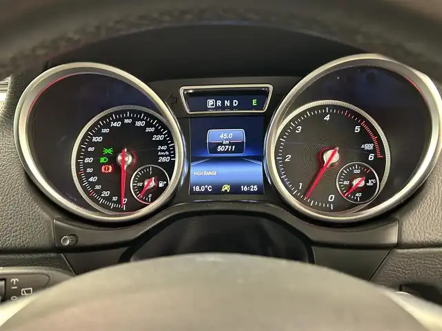 メルセデス・ベンツ ゲレンデヴァーゲン Ｇ３５０ｄ 岡山県 2017(平29)年 5.1万km イリジウムシルバー ラグジュアリーＰＫＧ/・サンルーフ/・レザーシート（全席シートヒーター付き）/harman/kardon/純正ナビ/リアカメラ/サイドステップ/ＡＣＣ/レーダー/ドラレコ/ＥＴＣ/アイドリングストップ/パワーシート/オートライト/デフロック/ローレンジ/2ゾーンエアコン/パドルシフト/フルセグＴＶ/Bluetooth/USB/SD/PDC/BSA