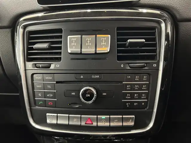 メルセデス・ベンツ ゲレンデヴァーゲン Ｇ３５０ｄ 岡山県 2017(平29)年 5.1万km イリジウムシルバー ラグジュアリーＰＫＧ/・サンルーフ/・レザーシート（全席シートヒーター付き）/harman/kardon/純正ナビ/リアカメラ/サイドステップ/ＡＣＣ/レーダー/ドラレコ/ＥＴＣ/アイドリングストップ/パワーシート/オートライト/デフロック/ローレンジ/2ゾーンエアコン/パドルシフト/フルセグＴＶ/Bluetooth/USB/SD/PDC/BSA