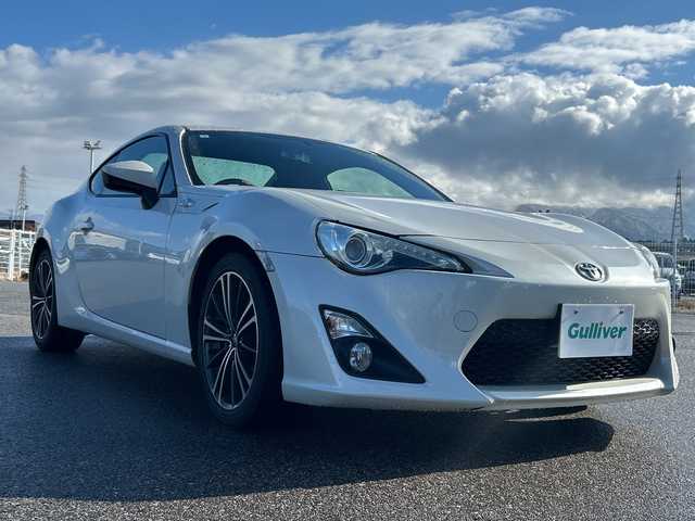 トヨタ ８６ GT 富山県 2013(平25)年 9.7万km サテンホワイトパール 社外ＳＤナビ/（CD/DVD/SD/BT/フルセグＴＶ）/バックカメラ/社外マフラー（ＴＲＤ）/純正１７インチアルミホイール/純正フロアマット/プッシュスタート/ハロゲンヘッドライト/保証書・記録簿/取扱説明書