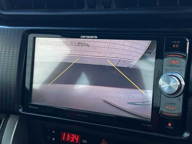 トヨタ ８６ GT 富山県 2013(平25)年 9.7万km サテンホワイトパール 社外ＳＤナビ/（CD/DVD/SD/BT/フルセグＴＶ）/バックカメラ/社外マフラー（ＴＲＤ）/純正１７インチアルミホイール/純正フロアマット/プッシュスタート/ハロゲンヘッドライト/保証書・記録簿/取扱説明書