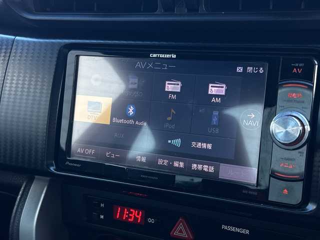 トヨタ ８６ GT 富山県 2013(平25)年 9.7万km サテンホワイトパール 社外ＳＤナビ/（CD/DVD/SD/BT/フルセグＴＶ）/バックカメラ/社外マフラー（ＴＲＤ）/純正１７インチアルミホイール/純正フロアマット/プッシュスタート/ハロゲンヘッドライト/保証書・記録簿/取扱説明書