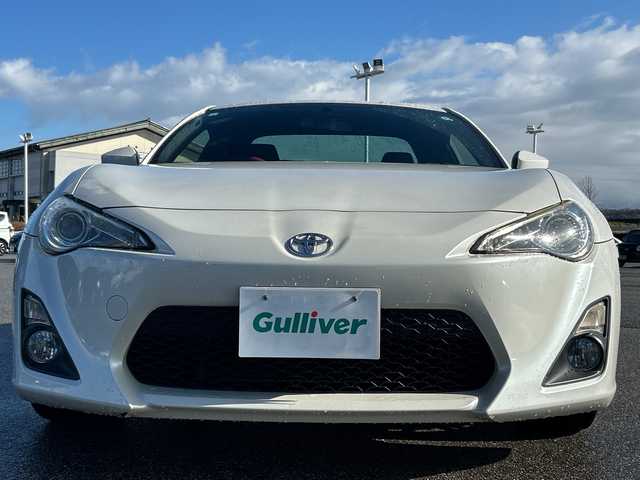 トヨタ ８６ GT 富山県 2013(平25)年 9.7万km サテンホワイトパール 社外ＳＤナビ/（CD/DVD/SD/BT/フルセグＴＶ）/バックカメラ/社外マフラー（ＴＲＤ）/純正１７インチアルミホイール/純正フロアマット/プッシュスタート/ハロゲンヘッドライト/保証書・記録簿/取扱説明書