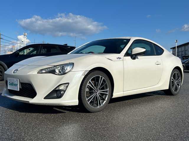 トヨタ ８６ GT 富山県 2013(平25)年 9.7万km サテンホワイトパール 社外ＳＤナビ/（CD/DVD/SD/BT/フルセグＴＶ）/バックカメラ/社外マフラー（ＴＲＤ）/純正１７インチアルミホイール/純正フロアマット/プッシュスタート/ハロゲンヘッドライト/保証書・記録簿/取扱説明書