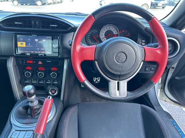 トヨタ ８６ GT 富山県 2013(平25)年 9.7万km サテンホワイトパール 社外ＳＤナビ/（CD/DVD/SD/BT/フルセグＴＶ）/バックカメラ/社外マフラー（ＴＲＤ）/純正１７インチアルミホイール/純正フロアマット/プッシュスタート/ハロゲンヘッドライト/保証書・記録簿/取扱説明書