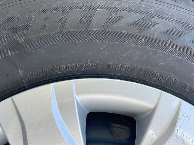 トヨタ ハイエース GL 青森県 2023(令5)年 0.8万km シルバーマイカM 4WD/ワンオーナー/社外メモリナビ・フルセグTV/CD・DVD・Bluetooth・SD/バックカメラ/社外フリップダウンモニター/OP左パワースライドドア/セーフティセンス/プリクラッシュセーフティ/レーンディパーチャーアラート/オートマチックハイビーム/パーキングサポートブレーキ/リアヒーター・クーラー/ステアリングスイッチ連動/純正エンジンスターター/前後ドライブレコーダー/ビルトインETC/AC100V100W電源/スマートキー/プッシュスタート/ワイパーデアイサー/LEDヘッドライト/LEDフォグランプ/リアフォグランプ/モデリスタフロントエアロ